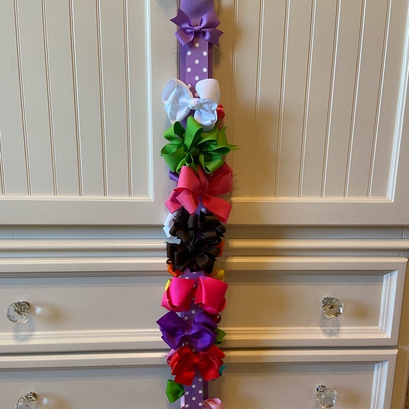 Variety of Hair Bows - Picture 2 of 6